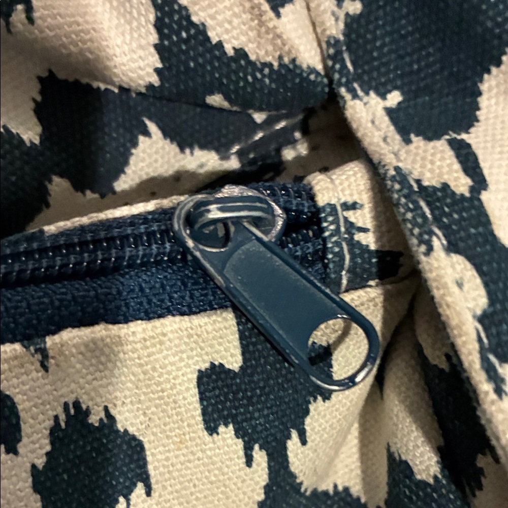 Kavu Navy and White Patterned Sling Bag - Picture 15 of 16